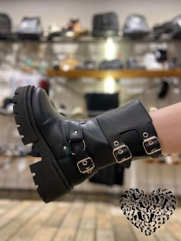 BOTAS CON HEBILLAS TENDENCIA