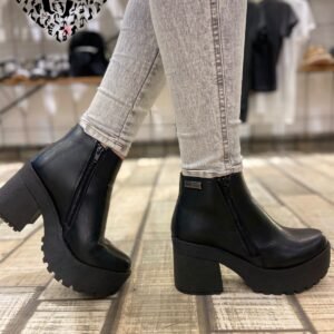 BOTAS CON CIERRE O TRENCITAS