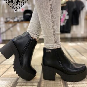 BOTAS CON CIERRE Y TRENCITA